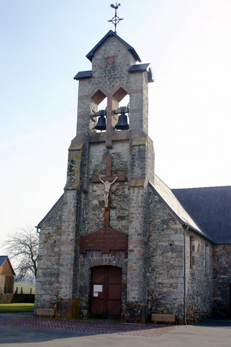 L'entrée de l'Eglise de Lucé